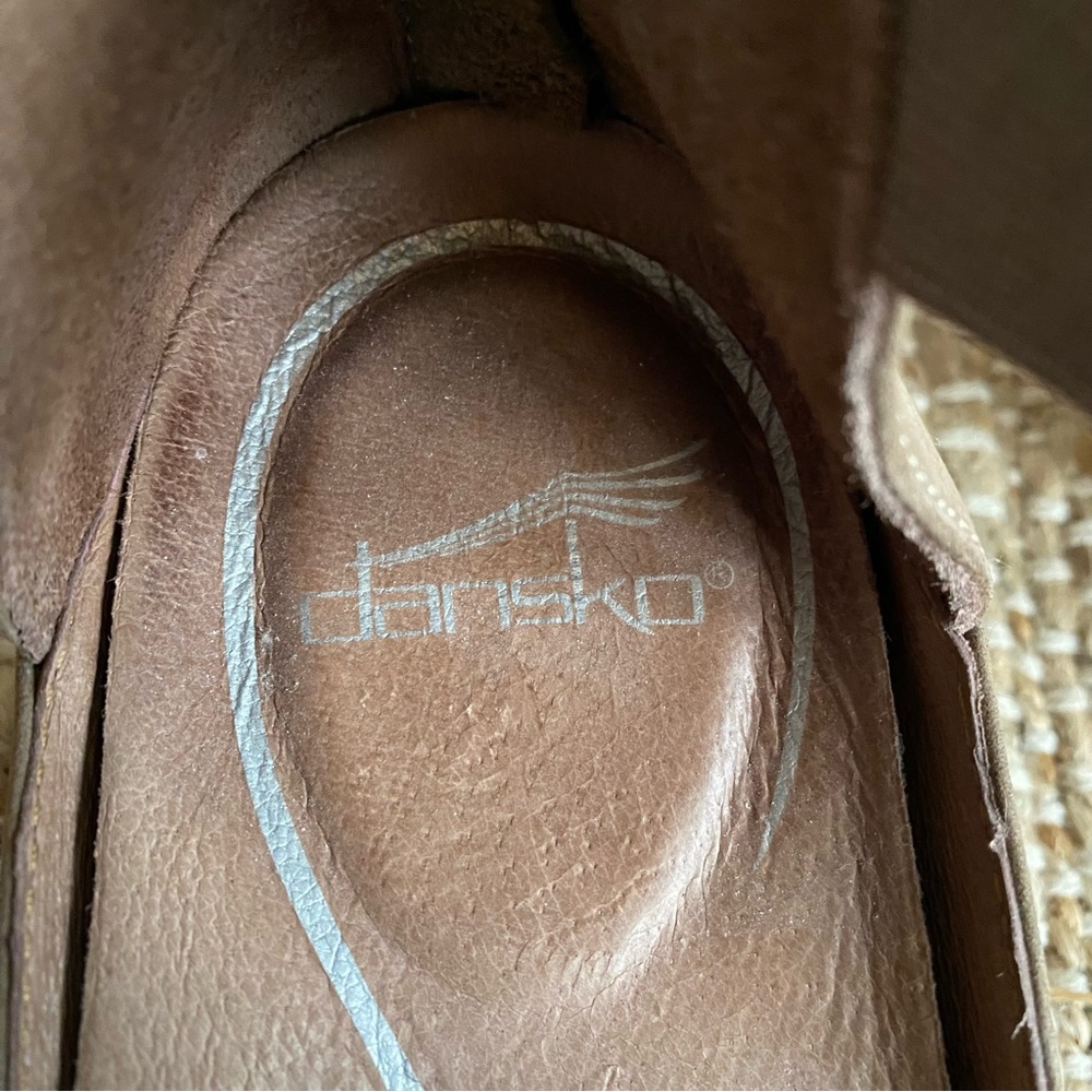 Dansko Laura Nubuck Wedge in Walnut Size 38 - Picture 11 of 13
